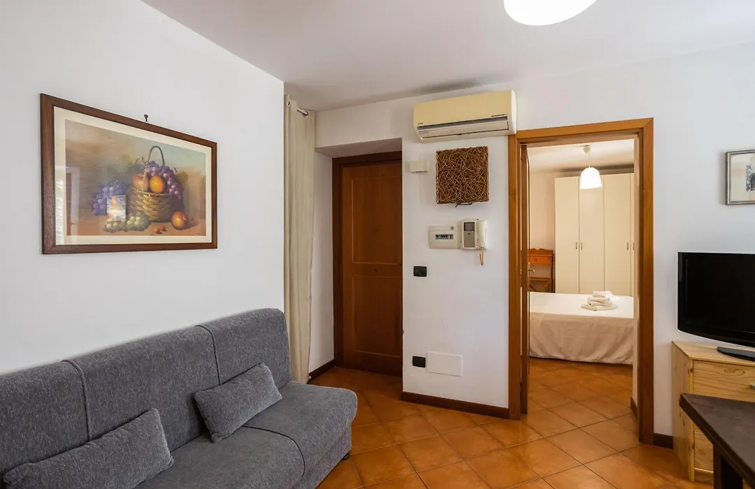 Hola House al Capo-1